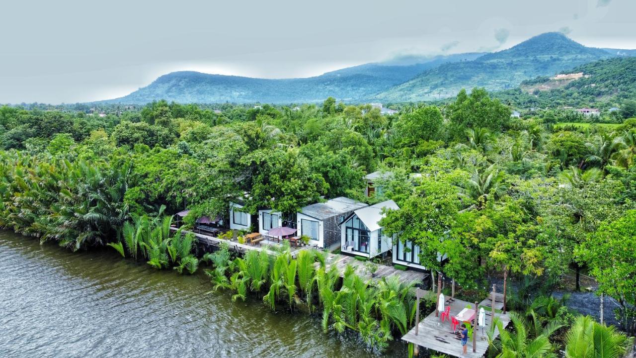 Kampot Riverfront Boutique Exterior photo